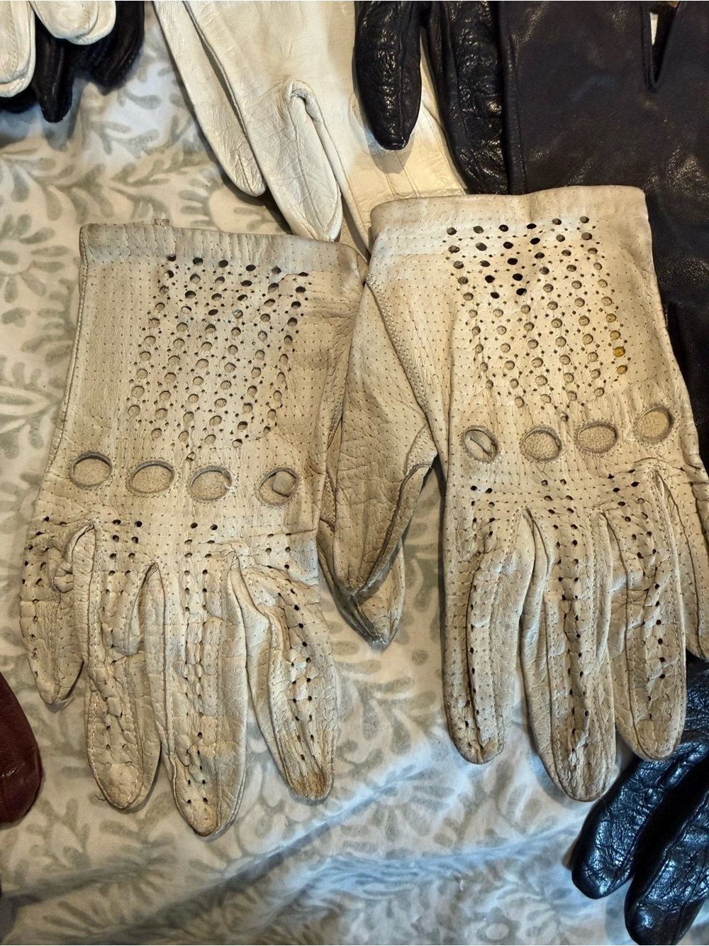 Lot of 17 Antique and vintage Leather long and short gloves - Picture 3 of 10